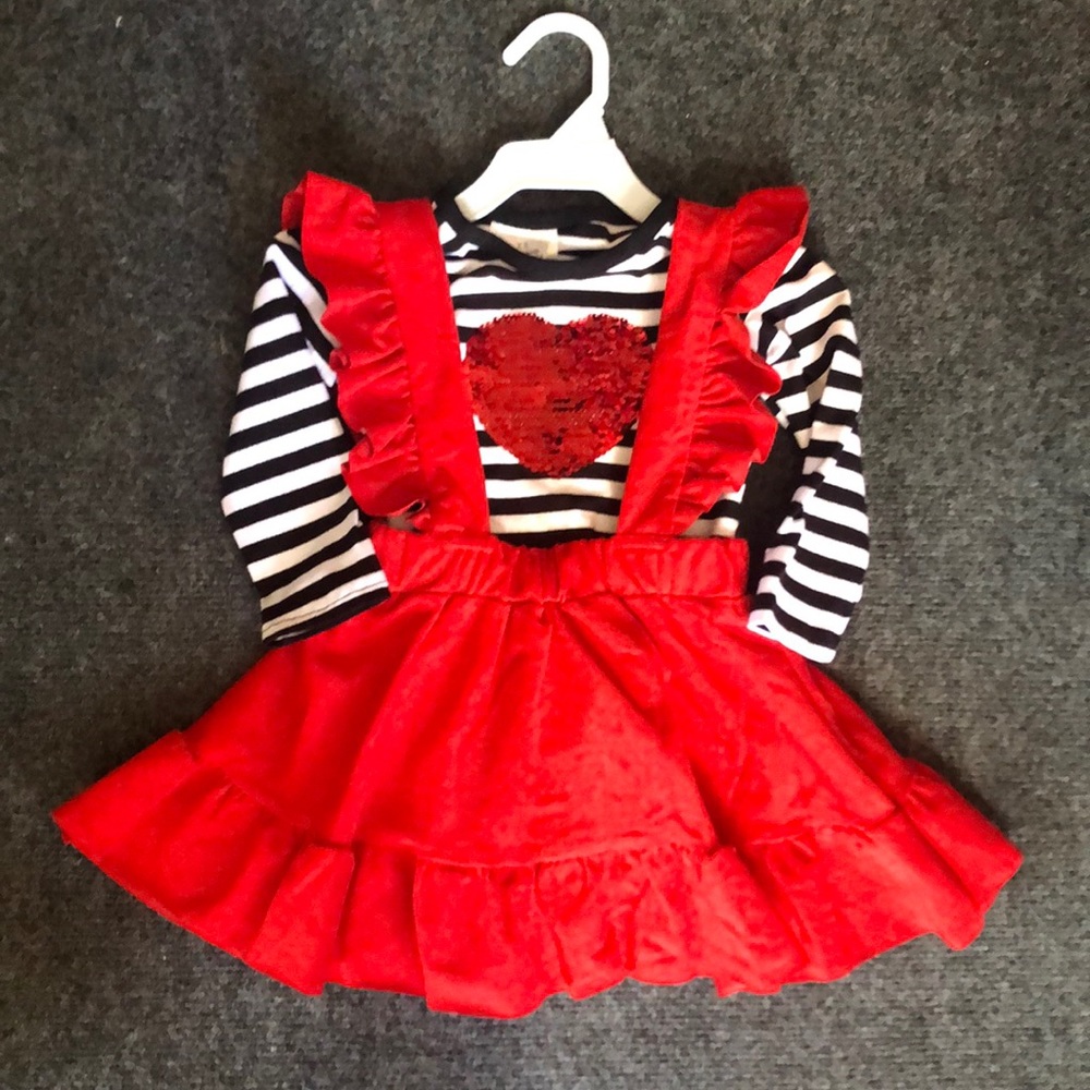 Small shop adorable jumper w/ flip sequin top ❤️❤️